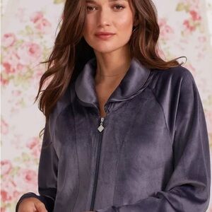 Elegant Gray Zip-Up Jacket